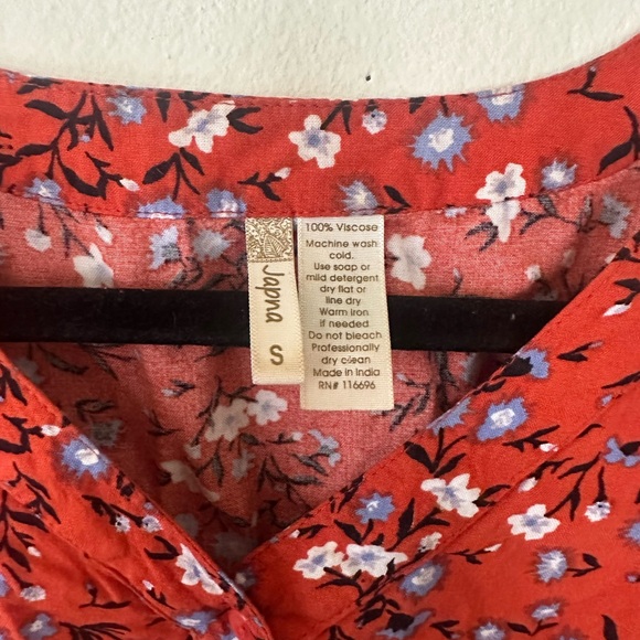 Flower printed blouse size Small. - Picture 2 of 4